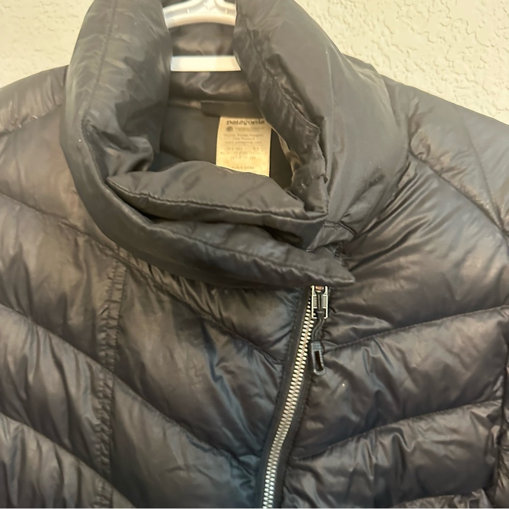 Women’s Patagonia Asymmetrical Black Puffer Long Sleeve Down SMALL - Picture 6 of 9